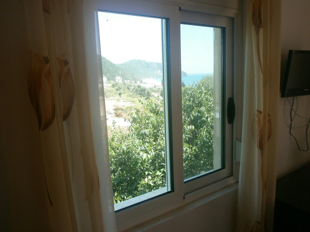 Mehilli Hotel Dhermi Exterior photo